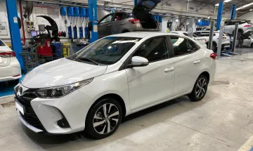 TOYOTA YARIS XLS PACK 2024