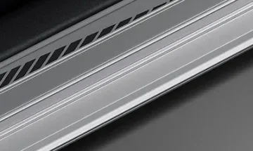 Zócalo de Aluminio con insignia Yaris